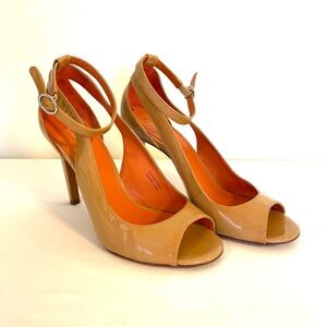 Via Spiga Tan Patent Leather Heels
